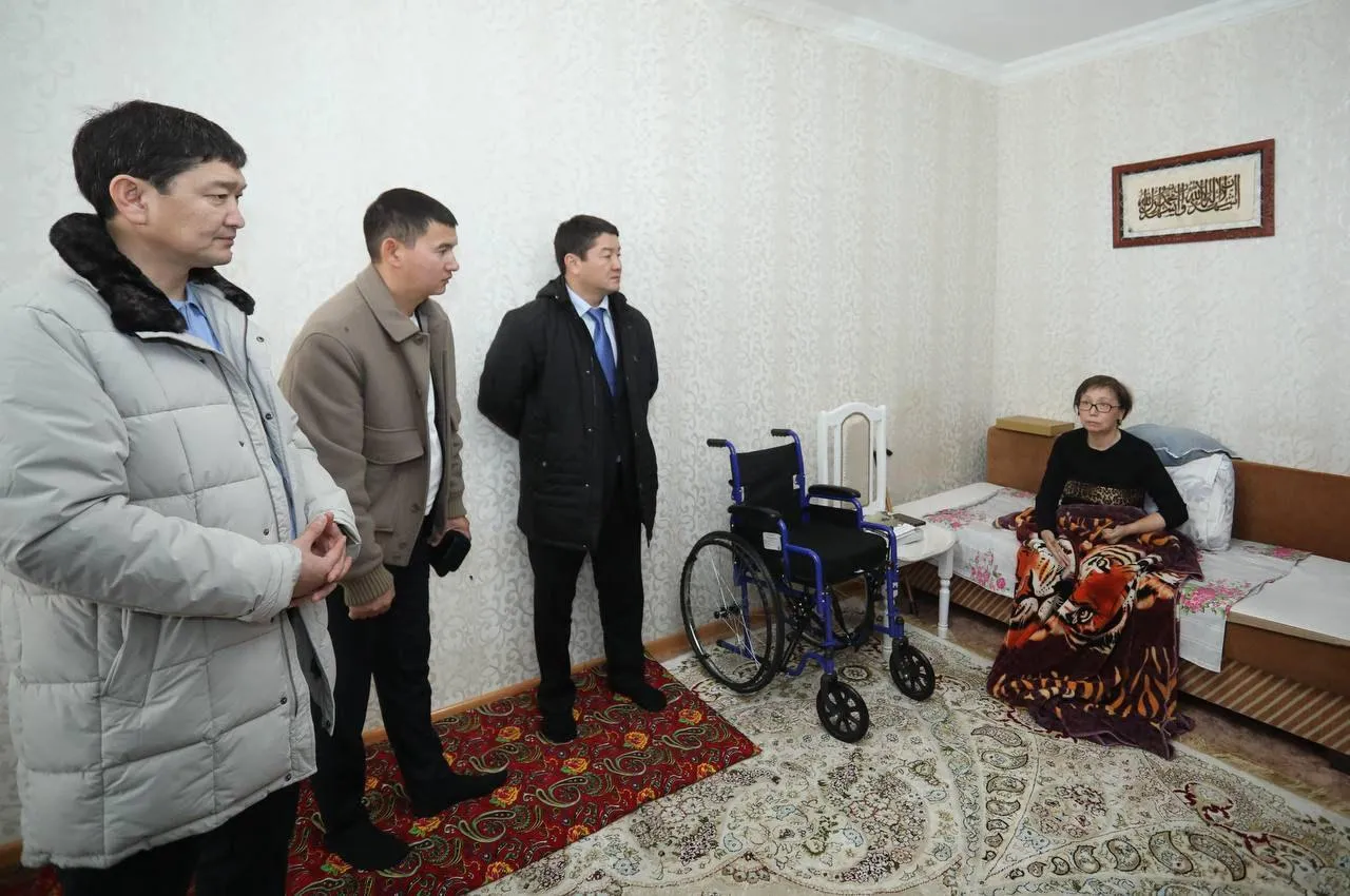 Нұрдәулет Қилыбай Жаңаөзенде тұратын мүмкіндігі шектеулі азаматтардың үйіне барды