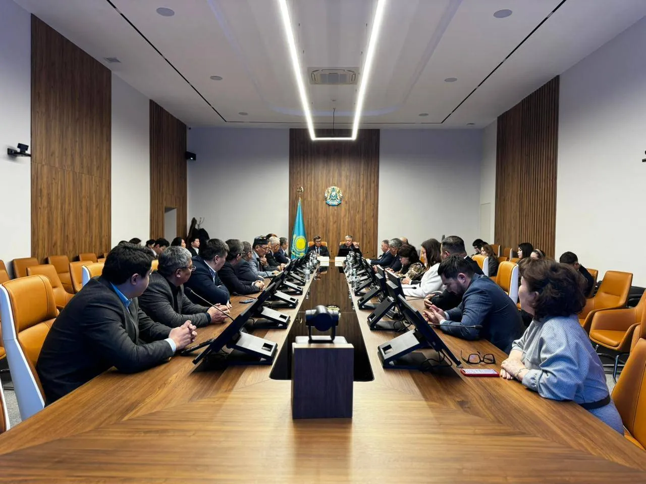 Сенат депутаттары Маңғыстау өңірінің даму мәселелерін талқылады