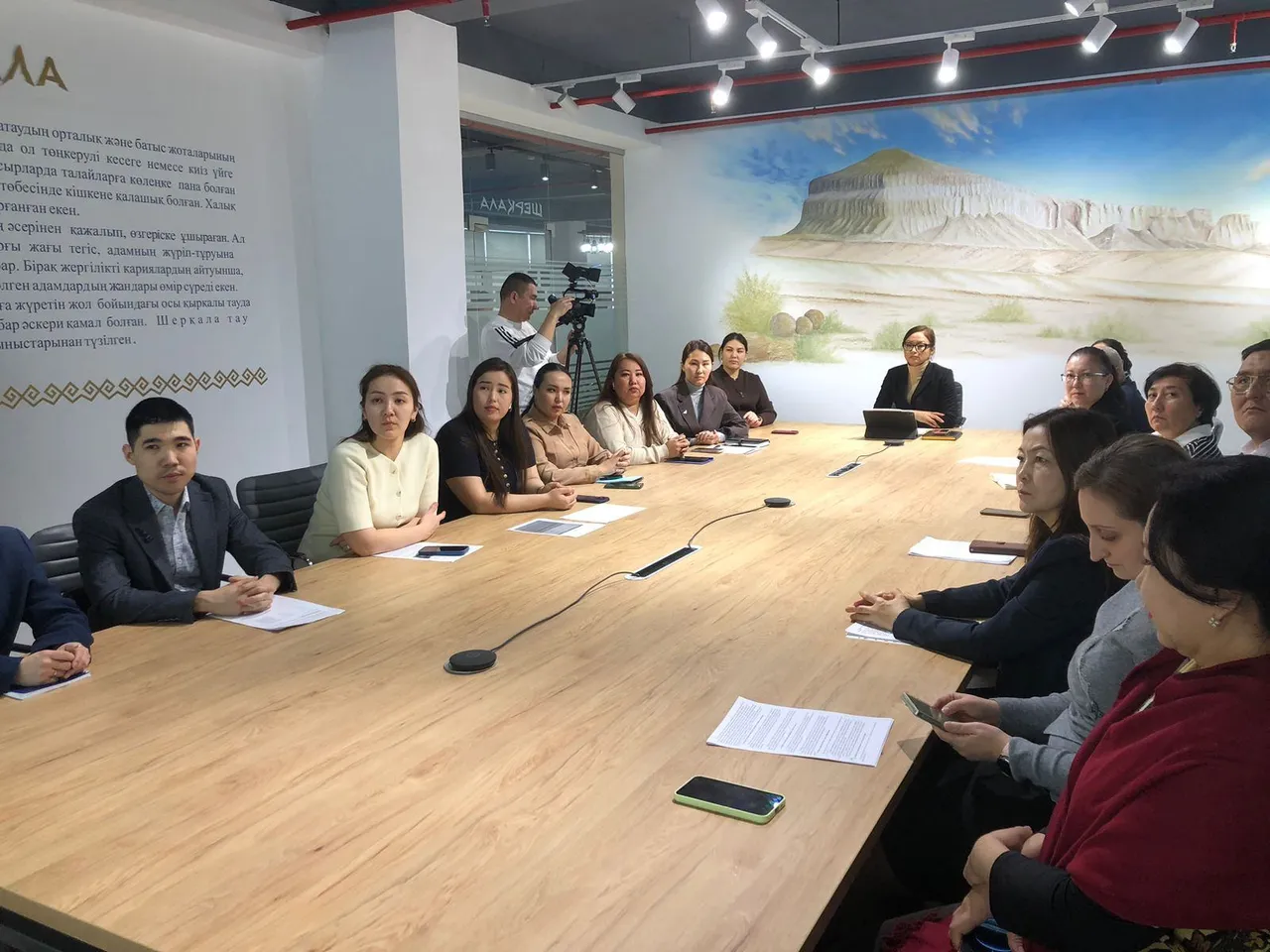 Yessenov University оқытушылары Жаңа Конституция жобасына қатысты сараптамалық талқылау өткізді