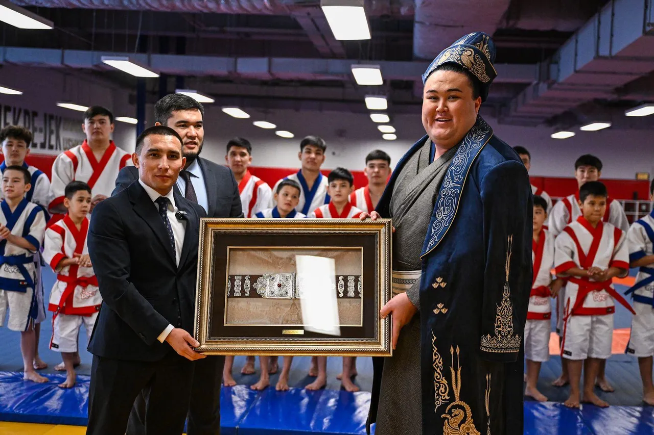 Қазақ балуандары танымал сумошыға құрмет көрсетті
