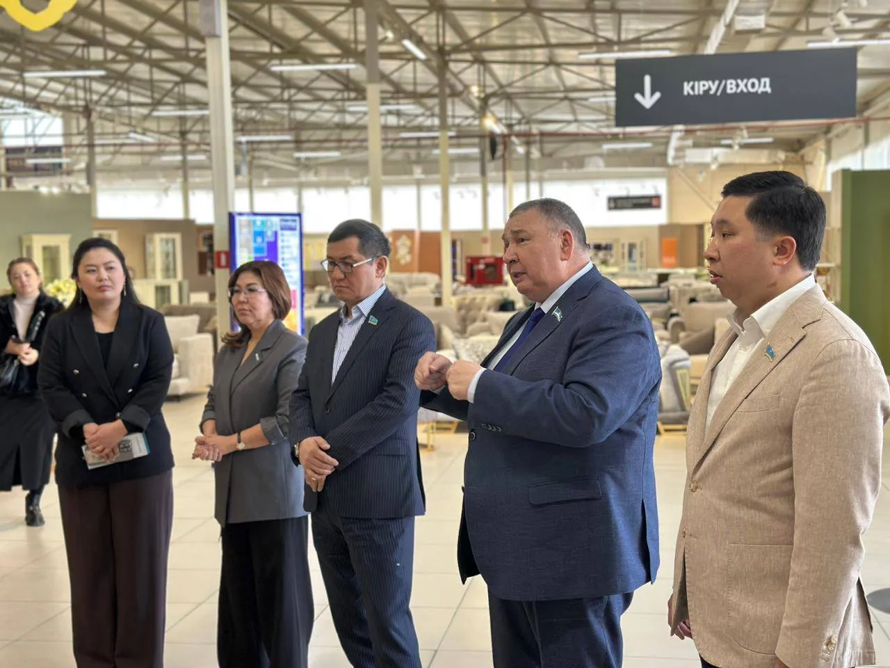 Маңғыстаудағы жиһаз саласының қызметкерлері референдумге барады