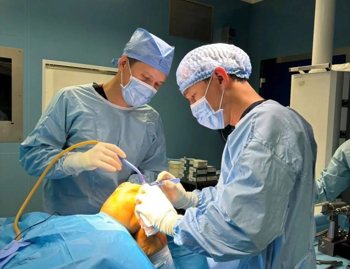 Маңғыстауда 10 жылға жуық аяқ деформациясымен жүрген науқасқа күрделі ота жасалды