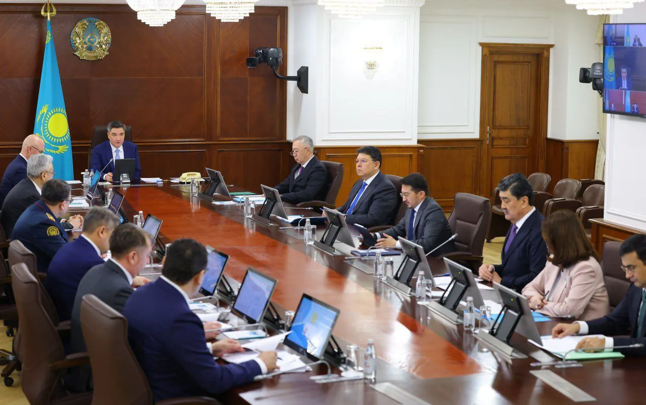 Мемлекет басшысының басшылығымен жүргізіліп жатқан ауқымды өзгерістер Қазақстанның кез келген сын-қатерге төтеп беруін қамтамасыз етеді – Олжас Бектенов