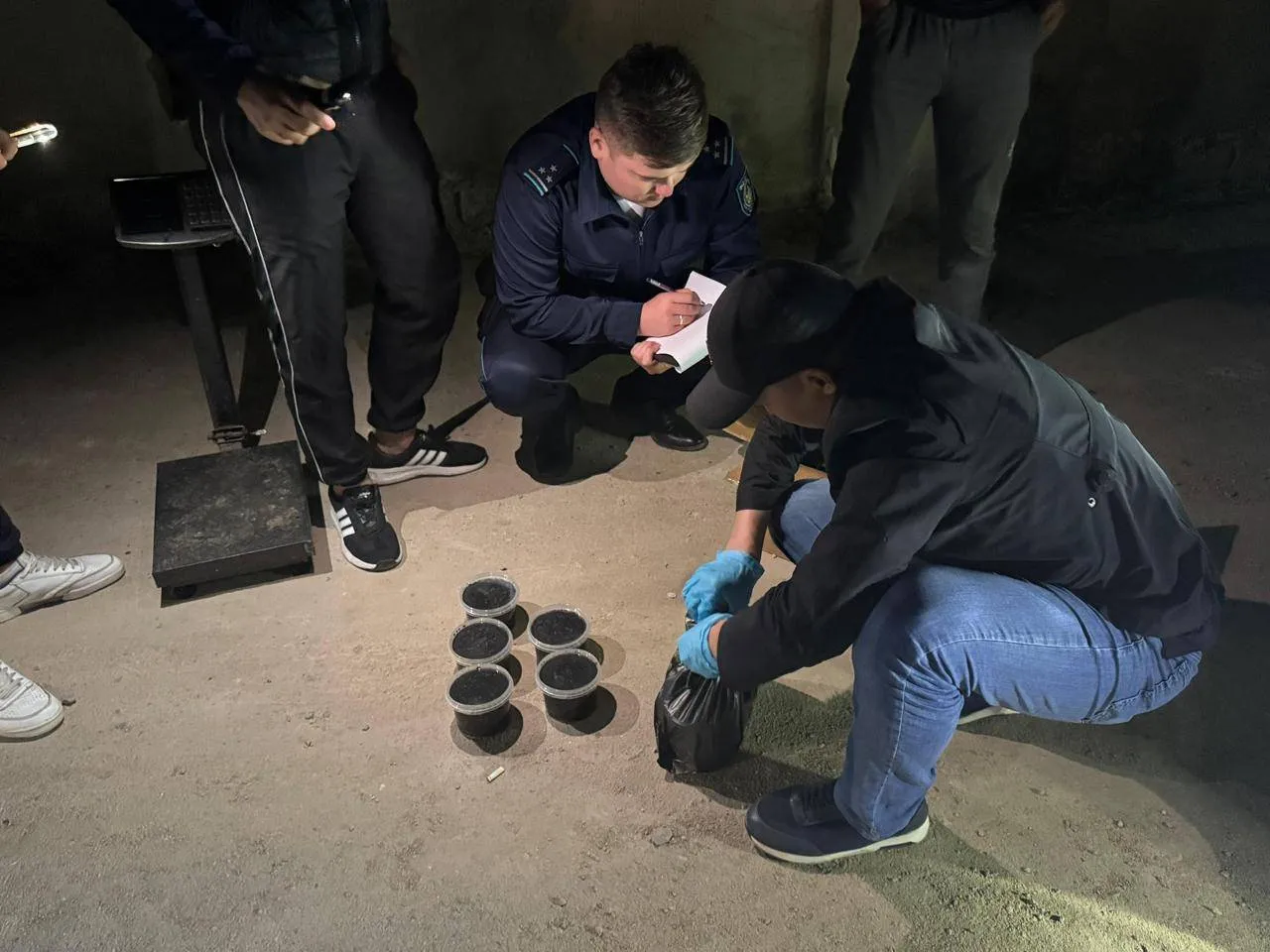 Маңғыстауда заңсыз сақталған бес келі қара уылдырық тәркіленді