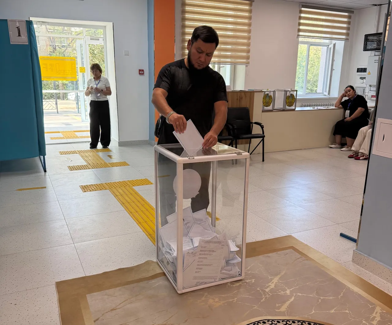 Маңғыстаулық спортшы Нұрбек Мунлыков Құрылтай сайлауында дауыс берді