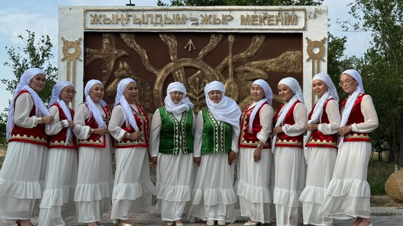 Жыңғылдыда ұлттық киімді ұлықтаған келіндер Құрылтай сайлауында дауыс берді