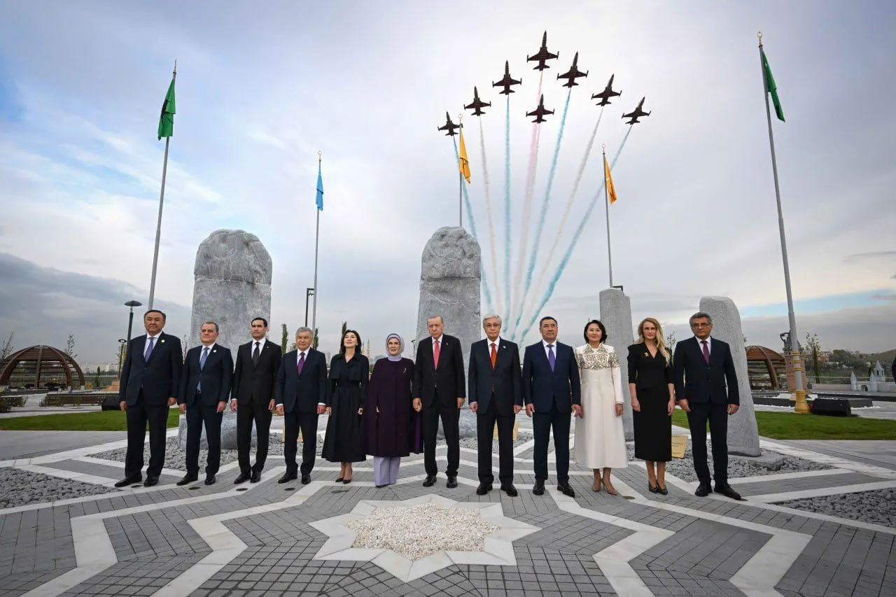 Қасым-Жомарт Тоқаев Түркі әлемі аллеясының ашылу рәсіміне қатысты