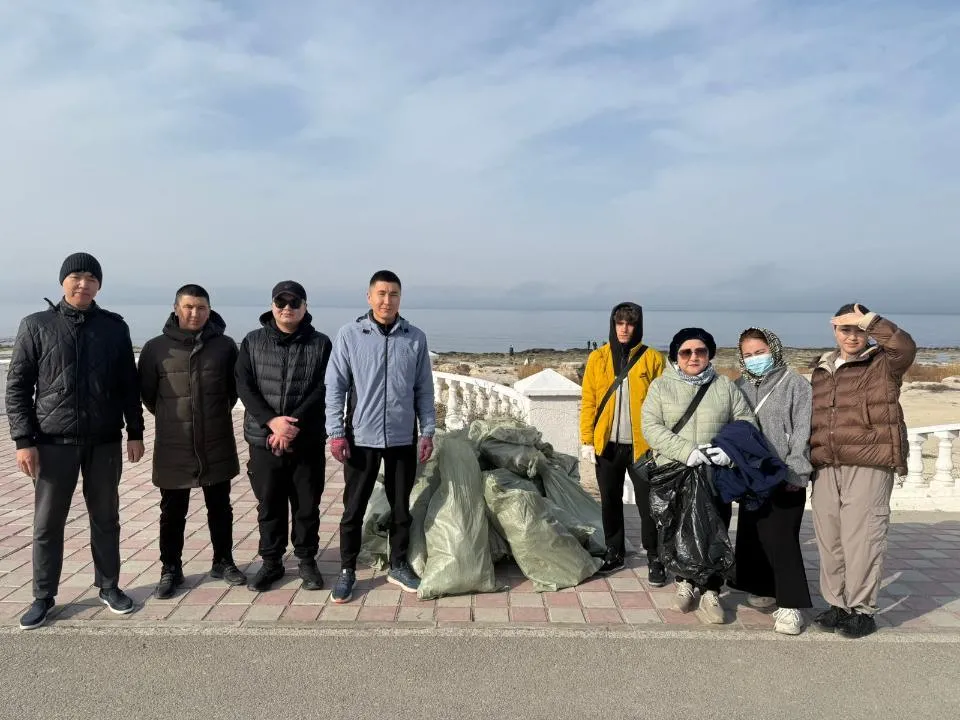 Маңғыстаулық студенттер Каспий жағалауында өткен сенбілікке қатысты