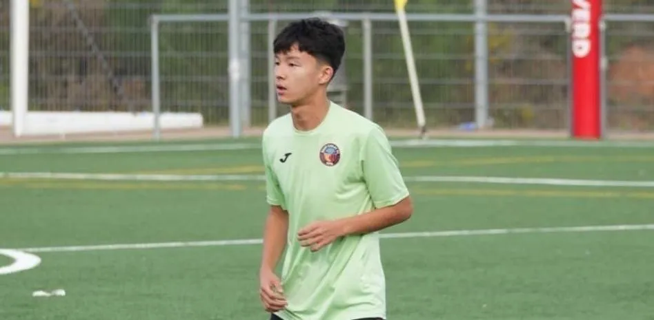 15 жастағы қазақстандық футболшы «Барселонамен» келісімшарт жасасты