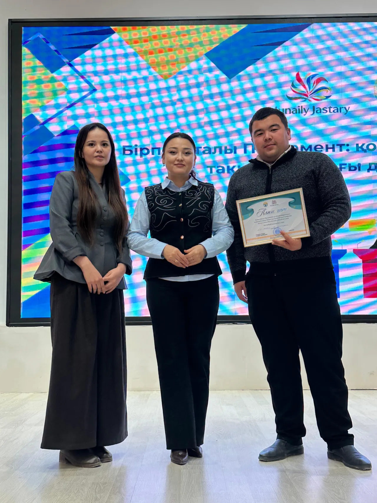 Мұнайлыда өткен дебатта «бірпалаталы Парламент» жеңіске жетті