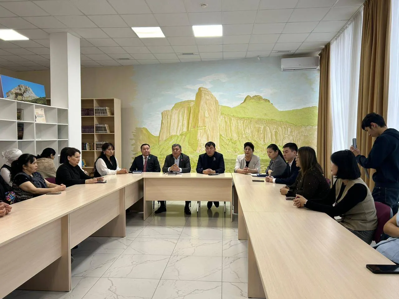 Қабиболла Сыдиықов атындағы Маңғыстау облыстық кітапханасының ұжымы референдумға қатысады