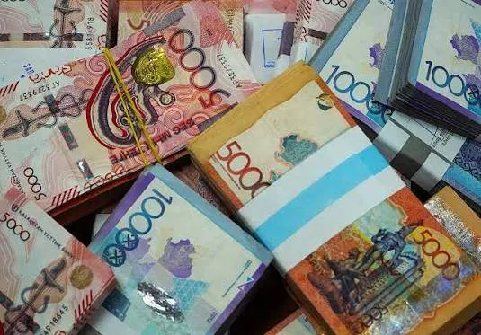 2027–2029 жылдарға арналған заң жобасы: 2027 жылы АЕК, ең төменгі жалақы және зейнетақы мөлшері қандай болады?