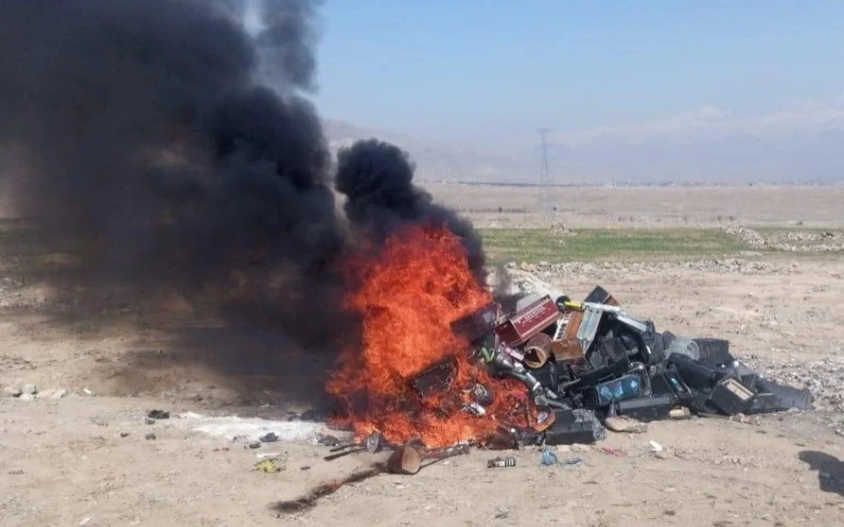 Ауғанстан билігі салтанатты шараларда тәркіленген музыкалық аспаптарды өртеп жіберді