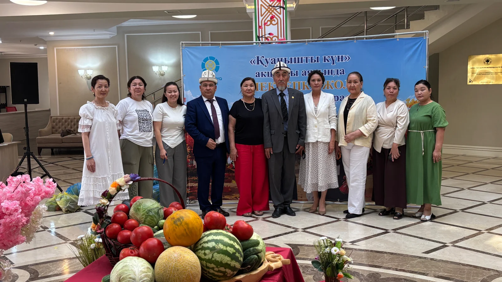 «Қуанышты күн»: Ақтауда балаларға оқу құралдары табысталды