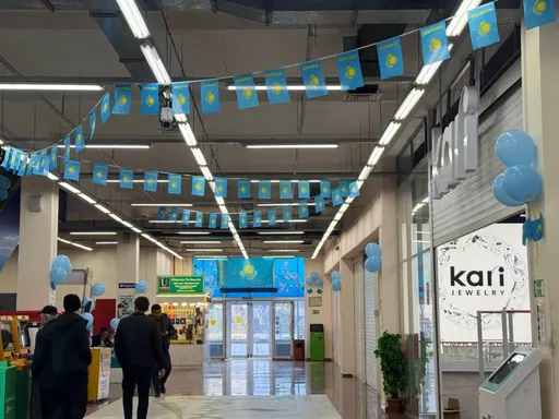 Ақтауда кәсіпкерлік нысандар Тәуелсіздік күні мерекесіне орай безендірілді